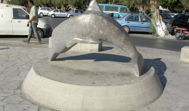 delfin na naberezhnoj ierapetri