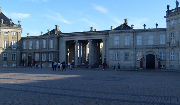 dvorets amalienborg