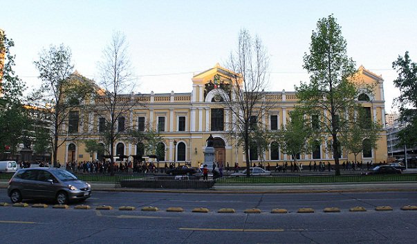 glavnoe zdanie chilijskogo universiteta