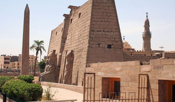 obeliski faraonov
