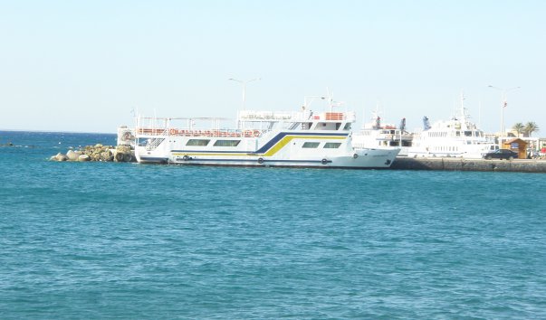 port s korabljamieeeej otpravljajushimisja na ostrov hrisi