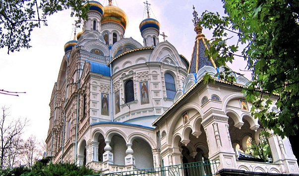 pravoslavnij hram vo imja svjatih apostolov petra i pavla